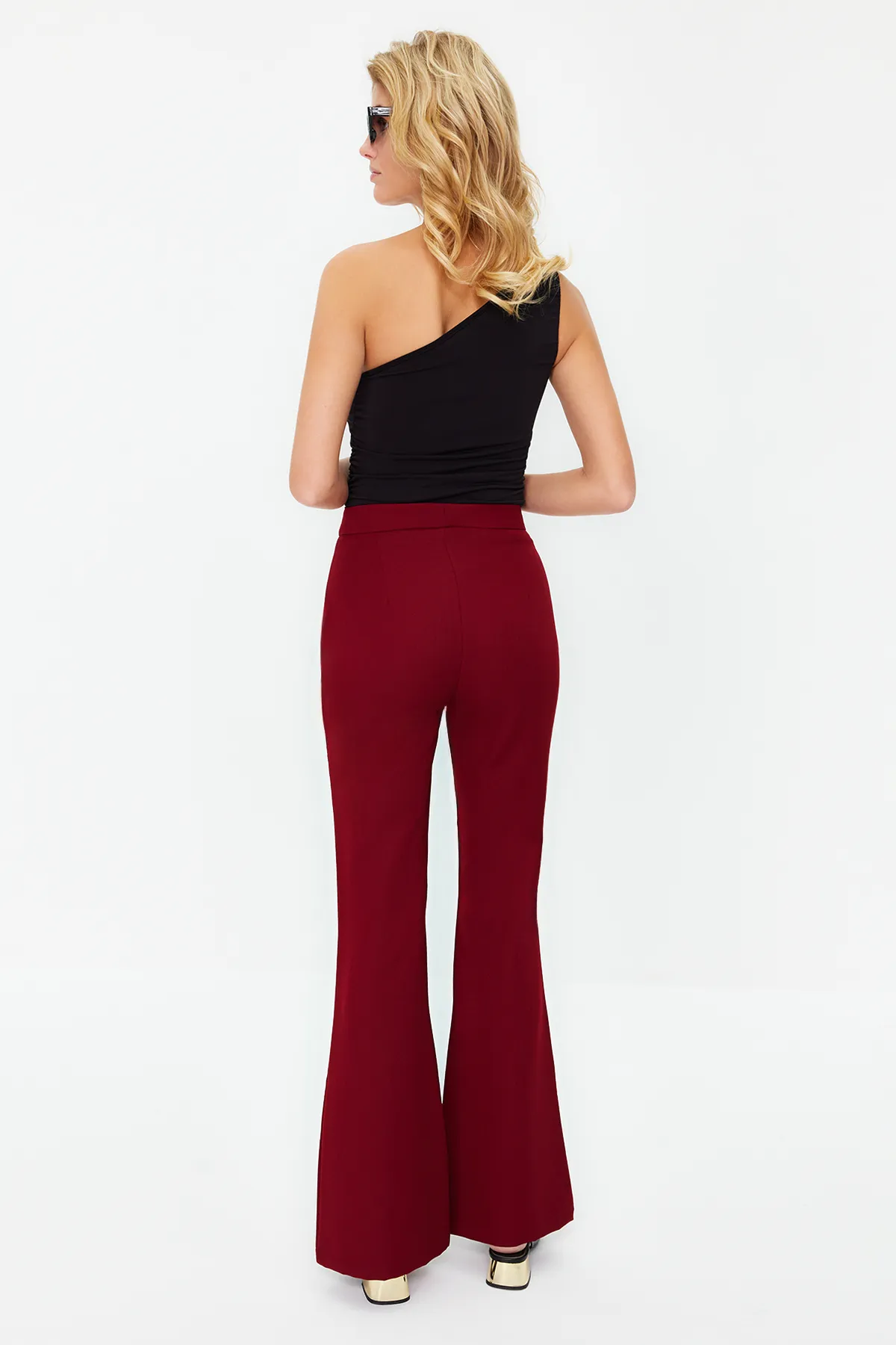 Trendyol Collection  Burgunderrote, gewebte Hose mit ausgestelltem Bein und hoher Taille TWOAW20PL0094