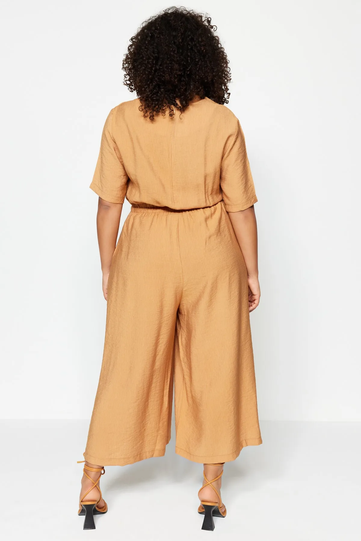 Trendyol Curve  Kamelgewebter Overall mit elastischem Bund TBSSS22BG0017