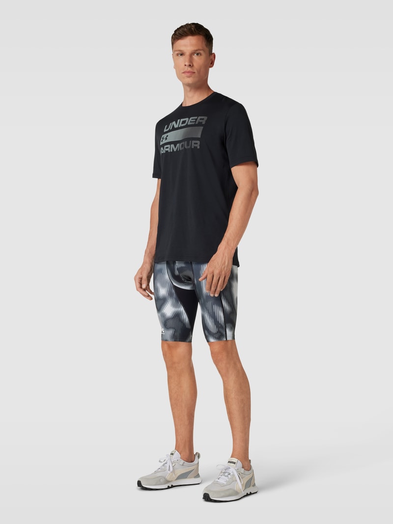 Shorts mit Allover-Muster in schwarz