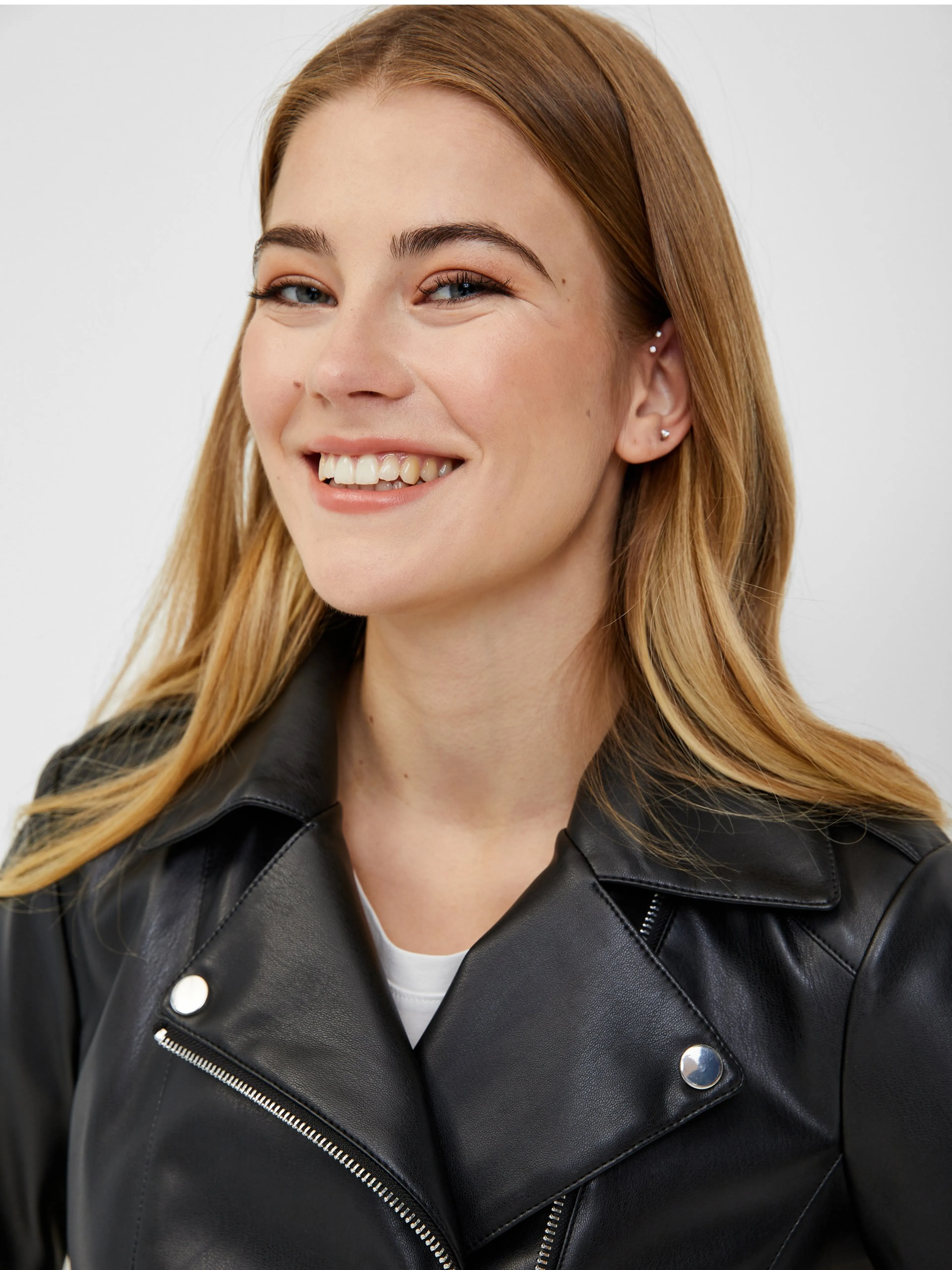 Schwarze Damen Kunstlederjacke ORSAY