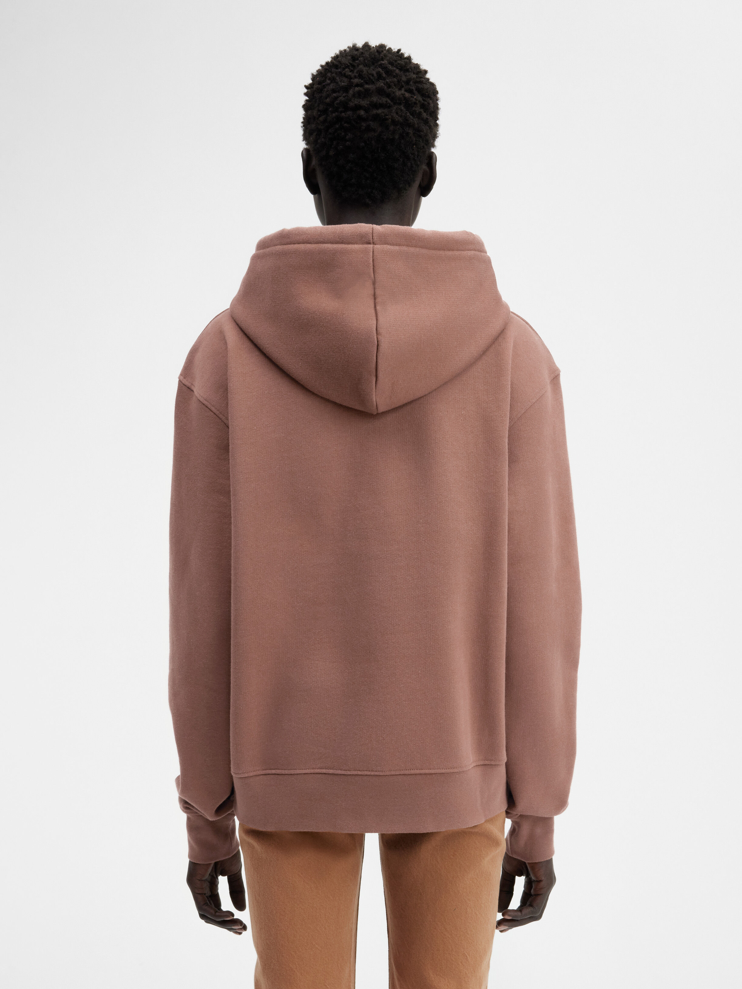 Le sweatshirt brodé
