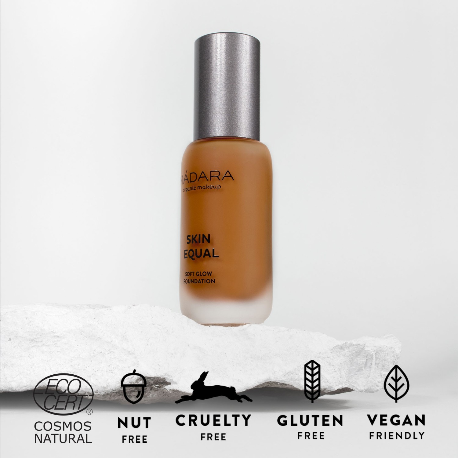 MÁDARA Radiance Foundation SPF15