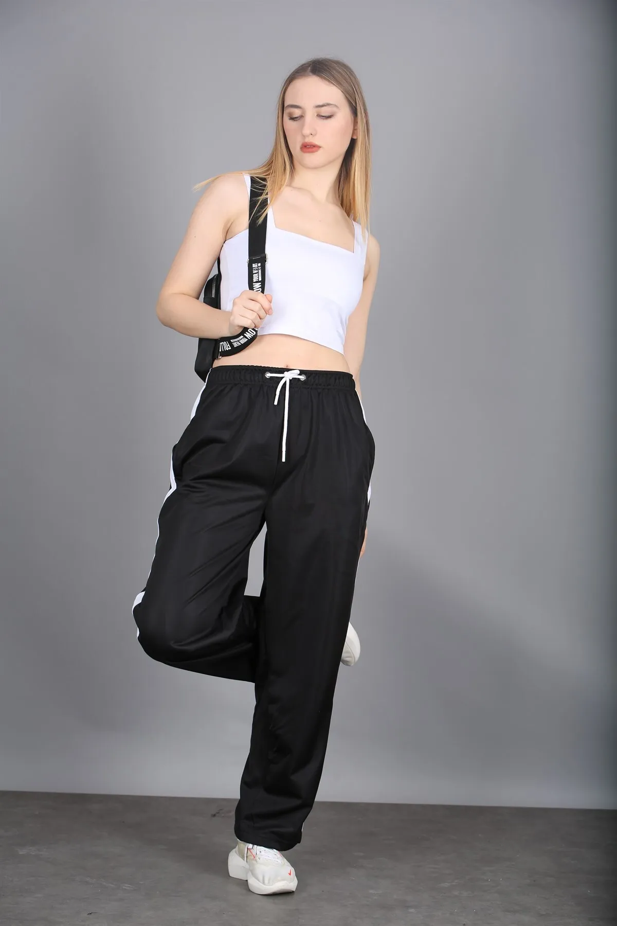 Madmext  Mad Girls – Schwarzer, locker geschnittener Trainingsanzug MG1294