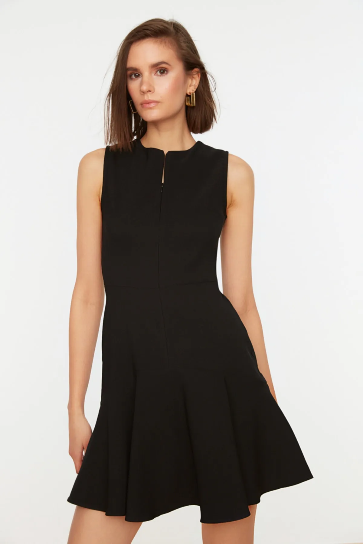 Trendyol Collection  Schwarzes Mini-Webkleid mit Reißverschluss in A-Linie TWOSS20EL1124