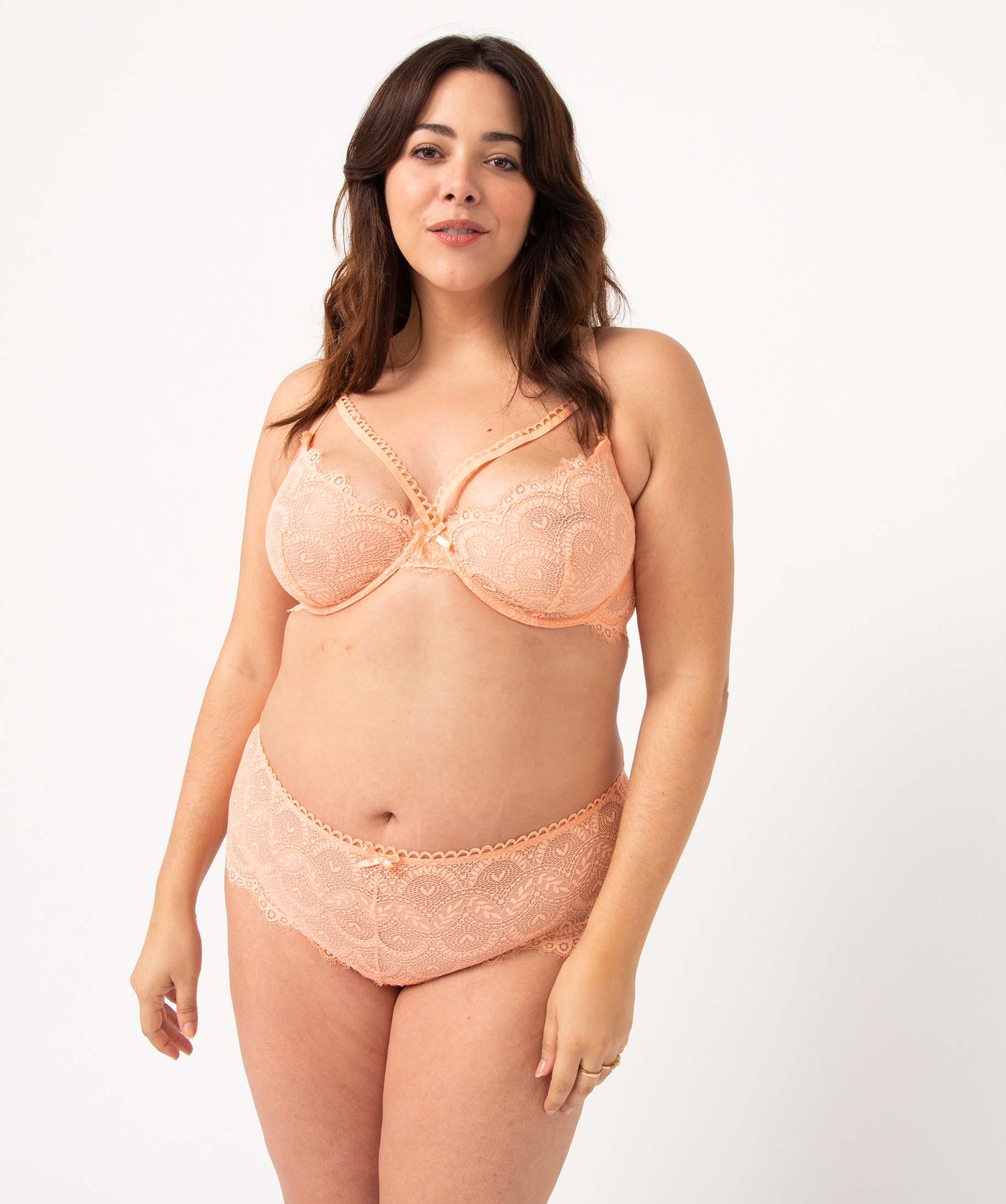 String femme grande taille en dentelle taille haute rose | GEMO