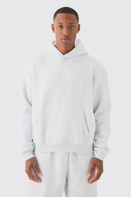 Oversize Hoodie und Shorts