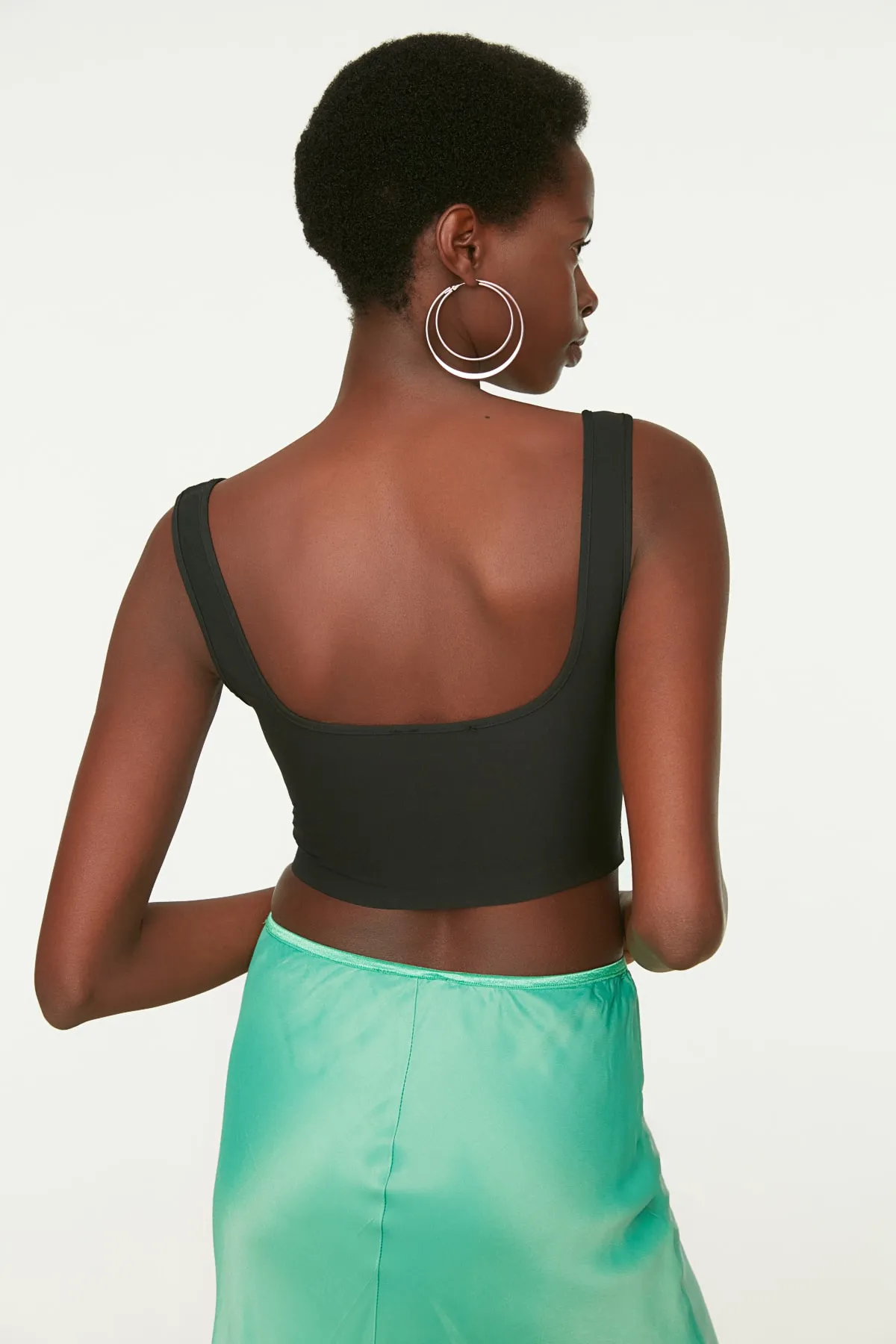 Trendyol Collection  Schwarze Crop-Webbluse TPRSS22BZ0108