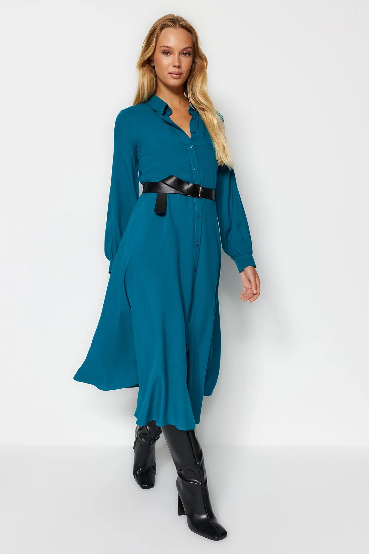 Trendyol Collection  Gewebtes Kleid aus Ölgewebe TWOAW21EL1428