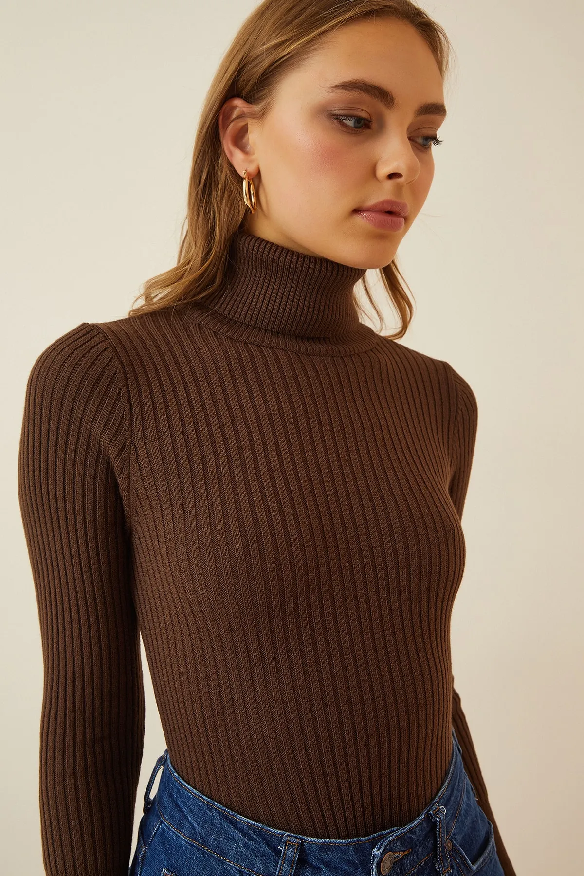 Happiness İstanbul  Brauner hochgeschnittener gerippter Lycra-Pullover für Damen DD01007