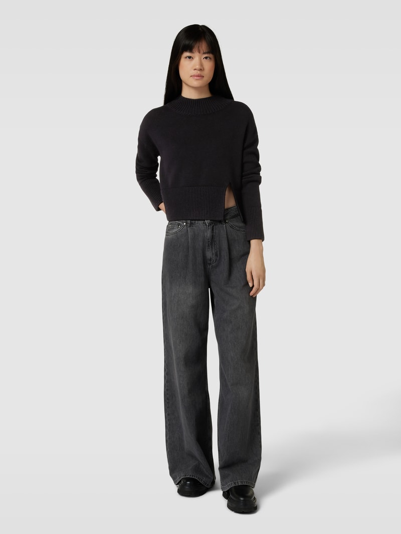 Strickpullover mit Seitenschlitz in schwarz