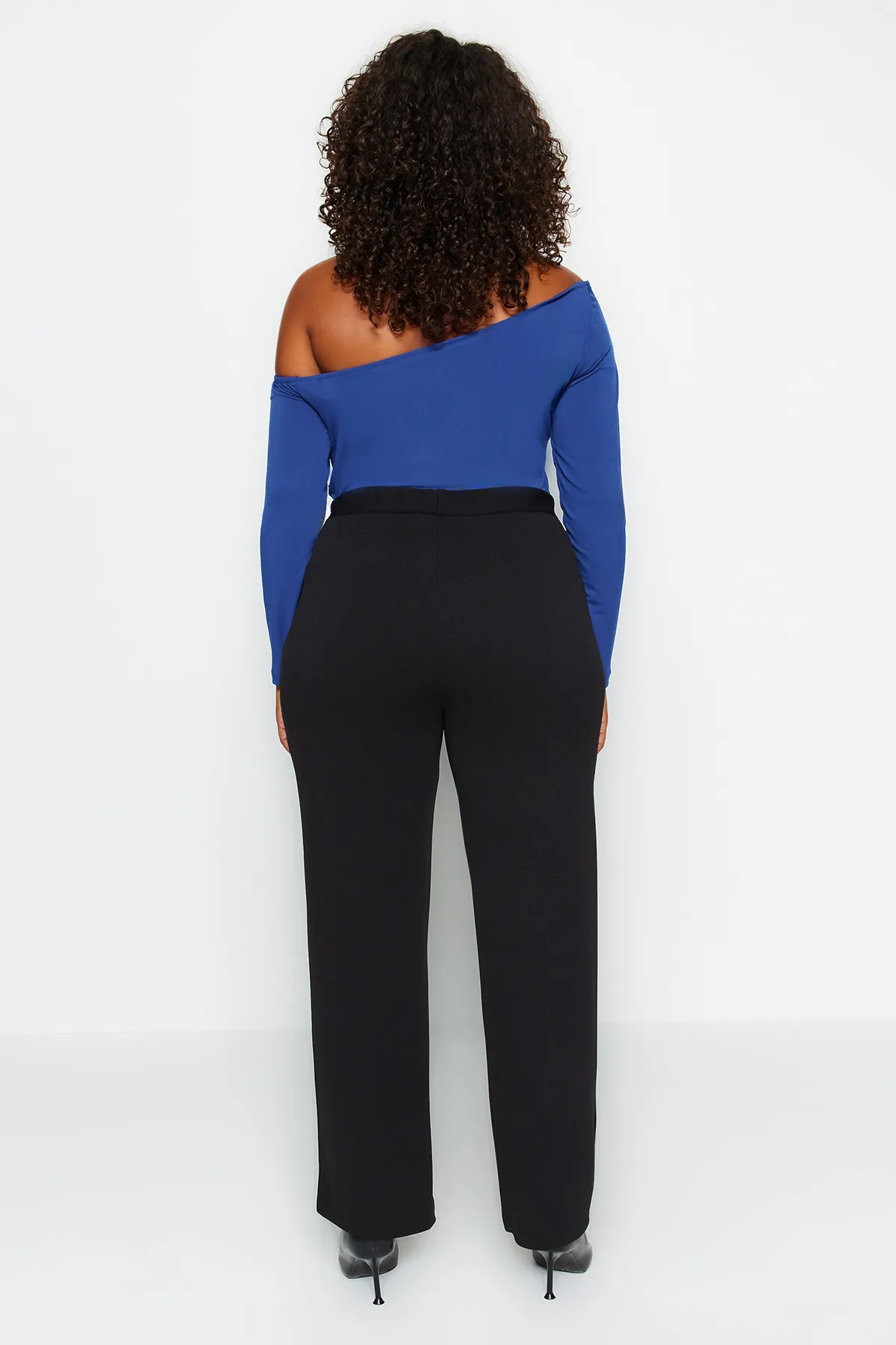 Trendyol Curve  Schwarze Krepp-Strickhose mit hoher Taille TBBAW24AR00008