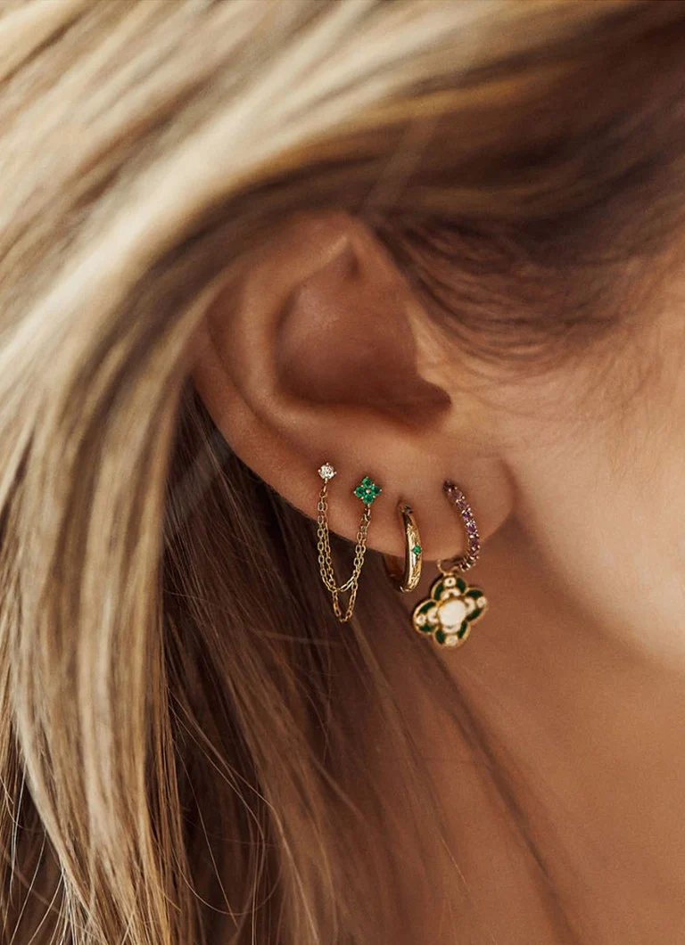 Náušnice Anna + Nina Enchanted Chain s jedním náušnicovým řetízkem ze 14karátového žlutého zlata