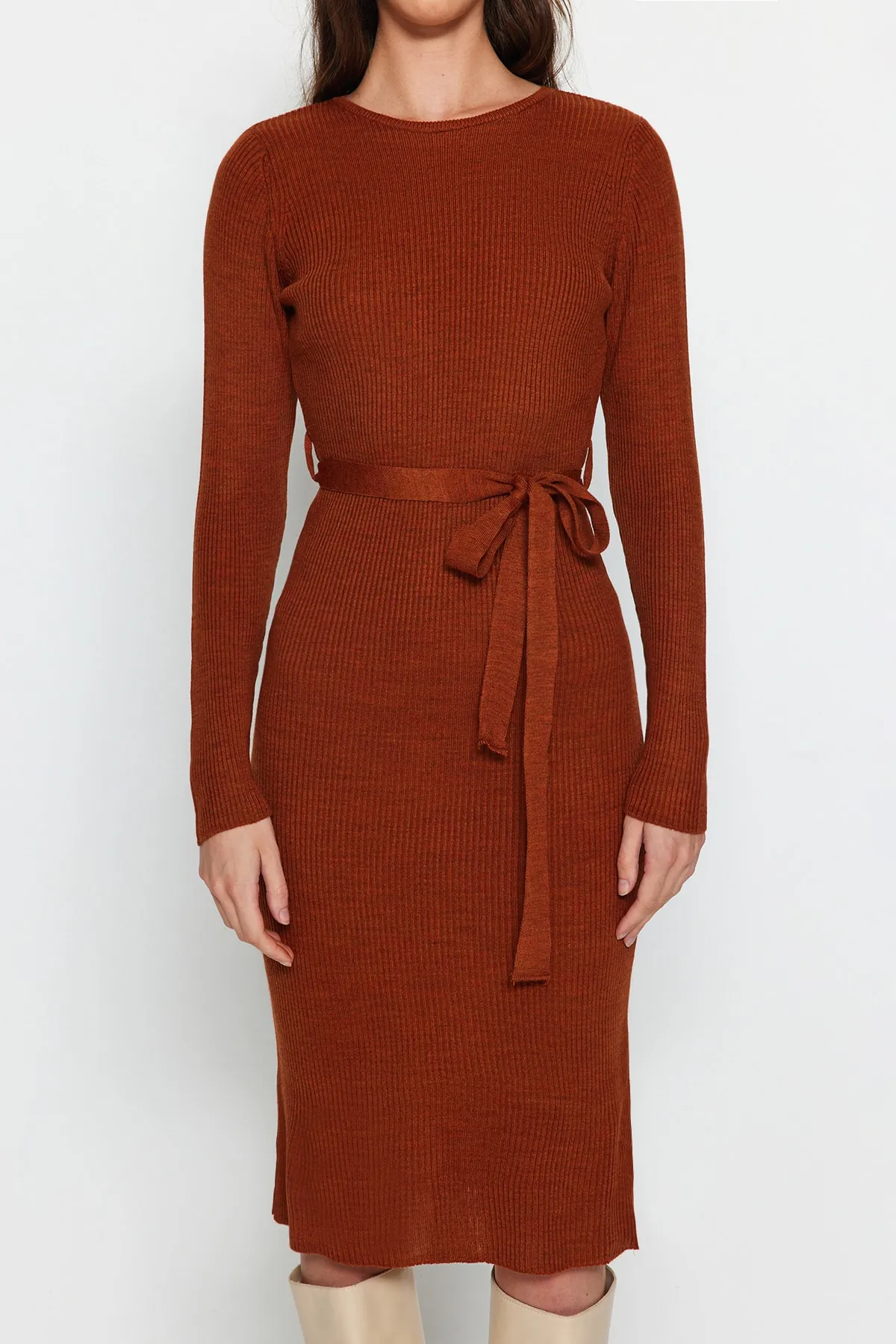 Trendyol Collection  Fliese Midi-Strickkleid mit Gürteldetail TWOAW22EL0009