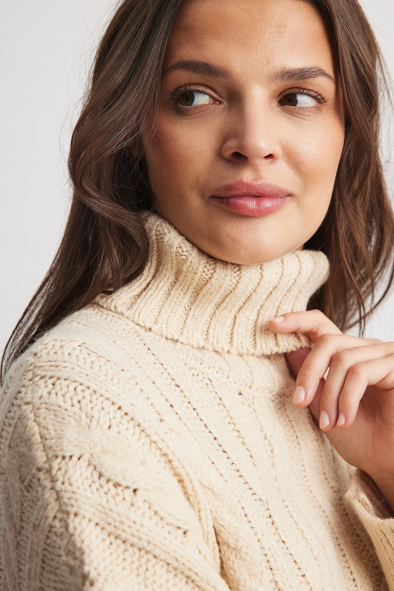 Strickpullover mit Zopfmuster und Rollkragen