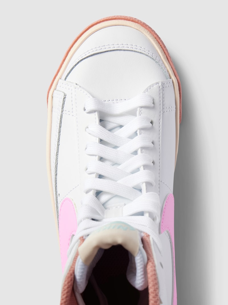High Top Sneaker mit Schnürung Modell 'BLAZER MID 77' in weiß