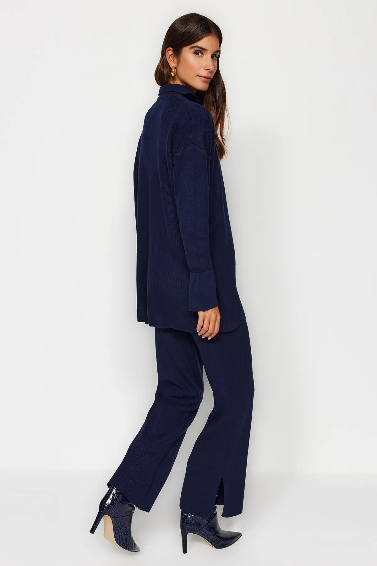 Trendyol Modest  Marineblaues Strickset mit Cardigan und Hose mit Schlitzdetail TCTAW23US00028
