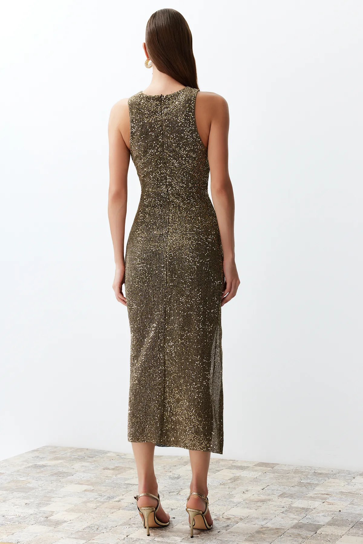 Trendyol Collection  Goldenes, figurbetontes, gestricktes Glitzer-Pailletten-Pailletten-Elegantes Abendkleid TPRSS24EL00030