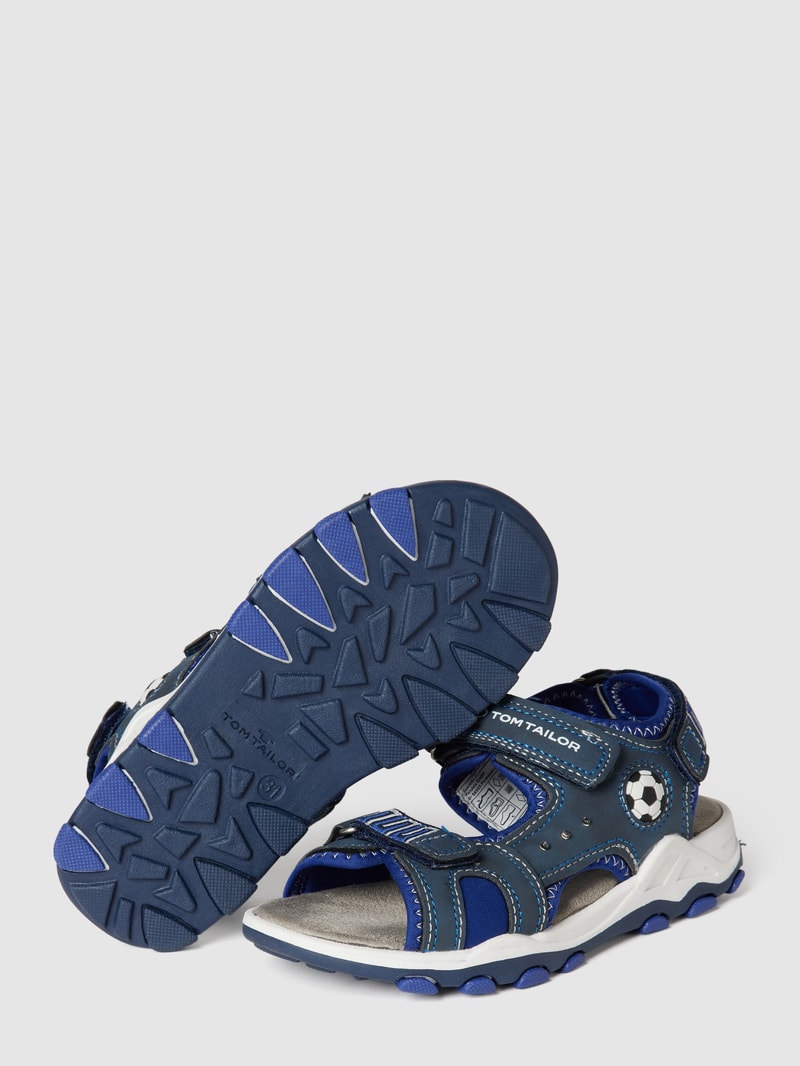 Sandalen mit Motiv-Prägung in marineblau