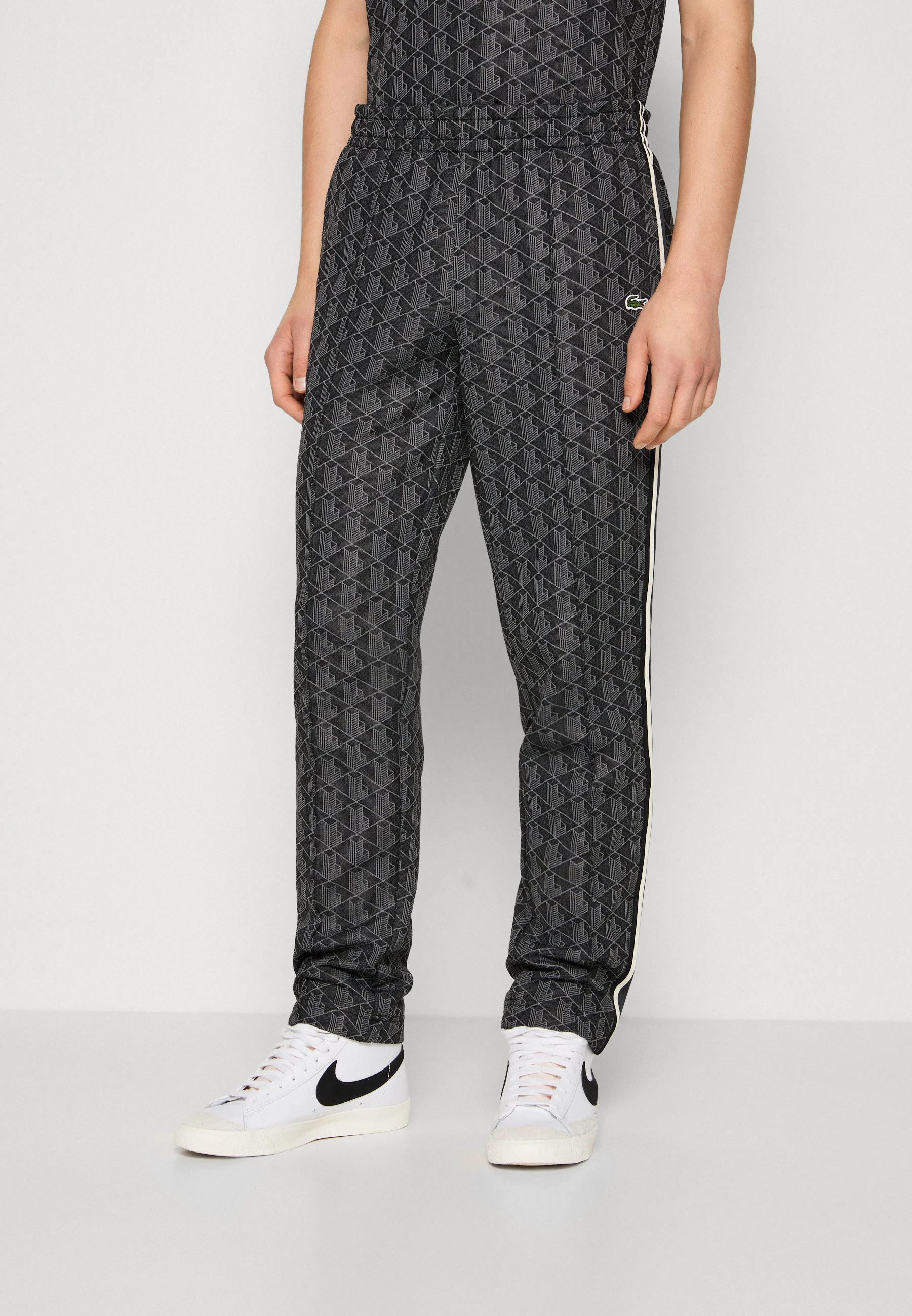 Pantalones deportivos Lacoste