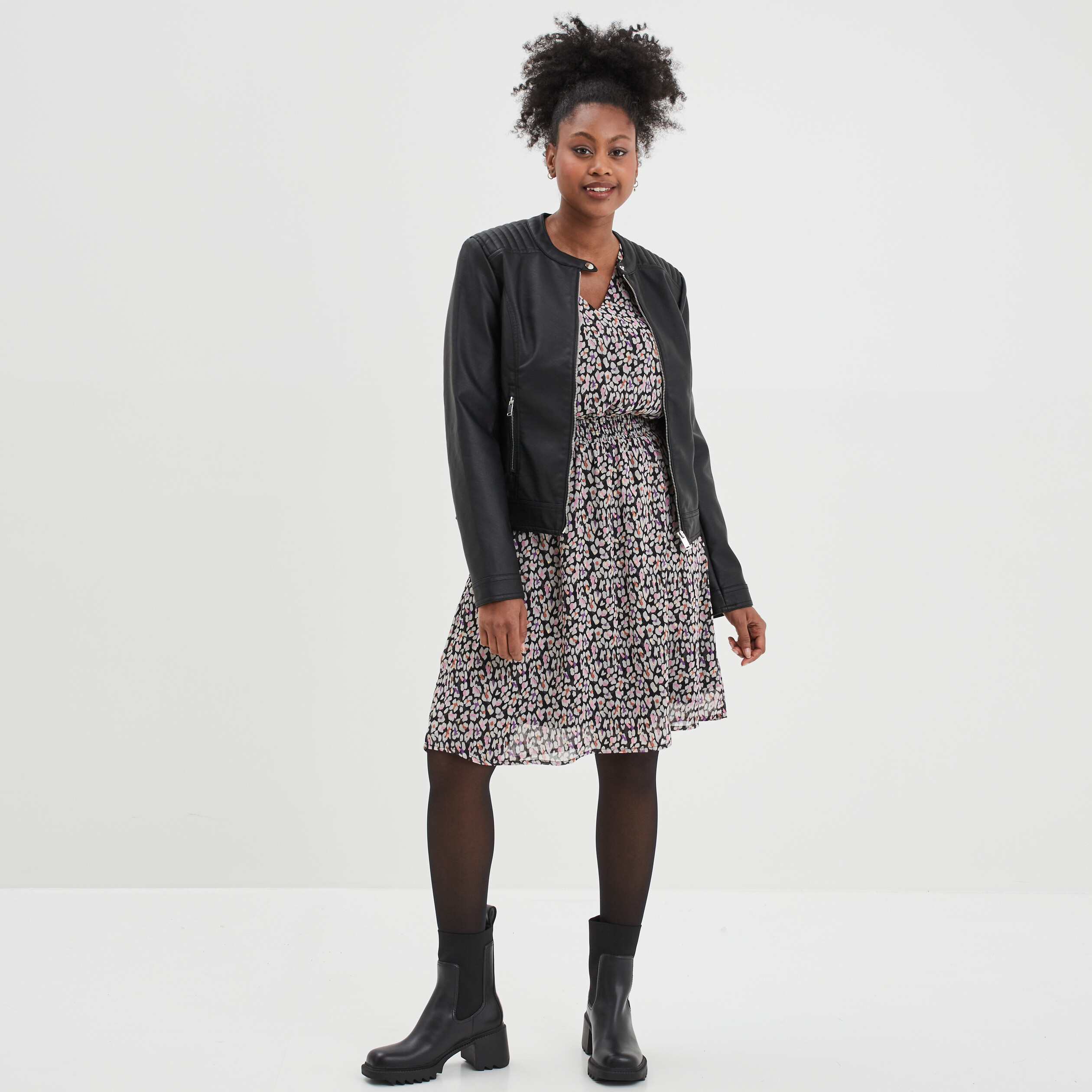 Robe évasée taille élastiquée col en V noir femme | La Halle