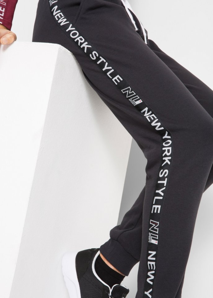 Sweathose mit Bündchen und Statement-Druck