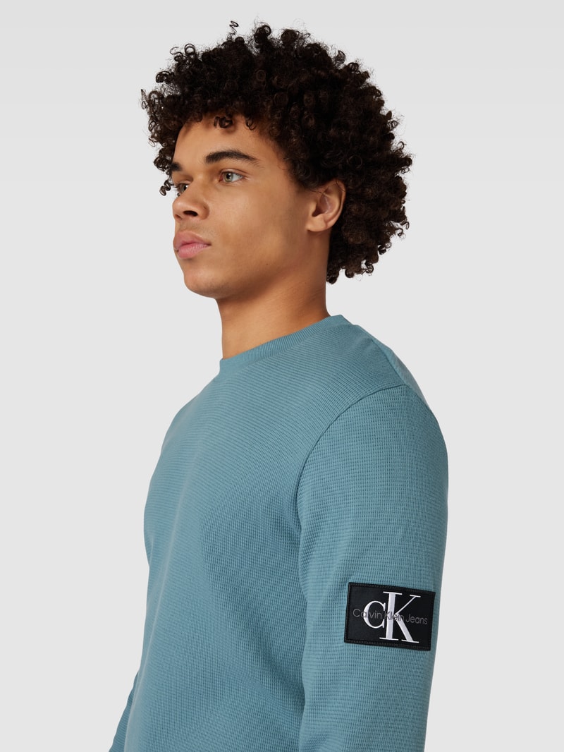 Longsleeve mit Label-Patch in rauchblau