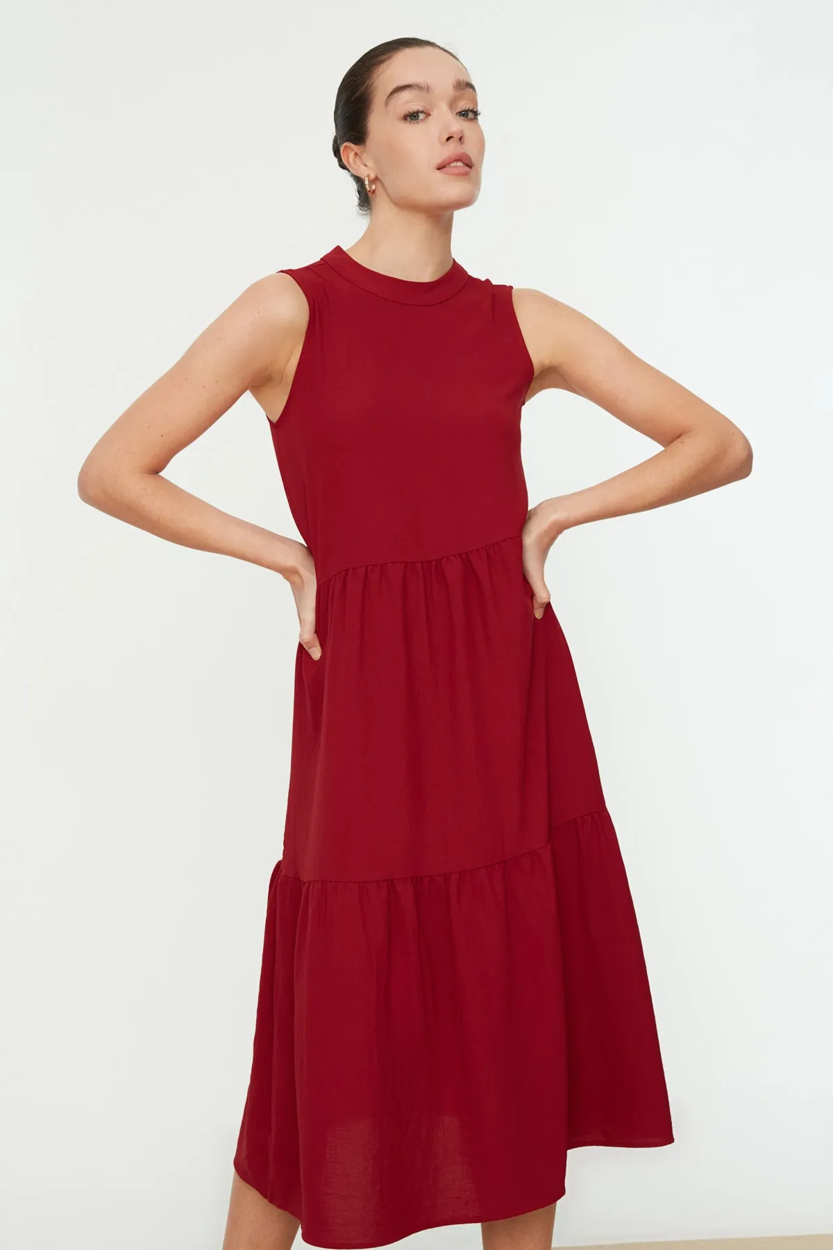 Trendyol Collection  Burgunderfarbenes, gerade geschnittenes Midi-Webkleid mit Stehkragen TWOSS20EL1864