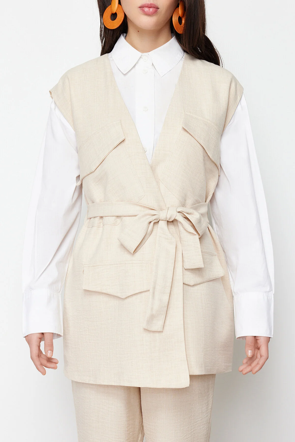 Trendyol Modest  Steinfarbener Anzug mit Weste und Hose in Leinenoptik, gewebter Unterteil und Oberteil TCTSS24US00023