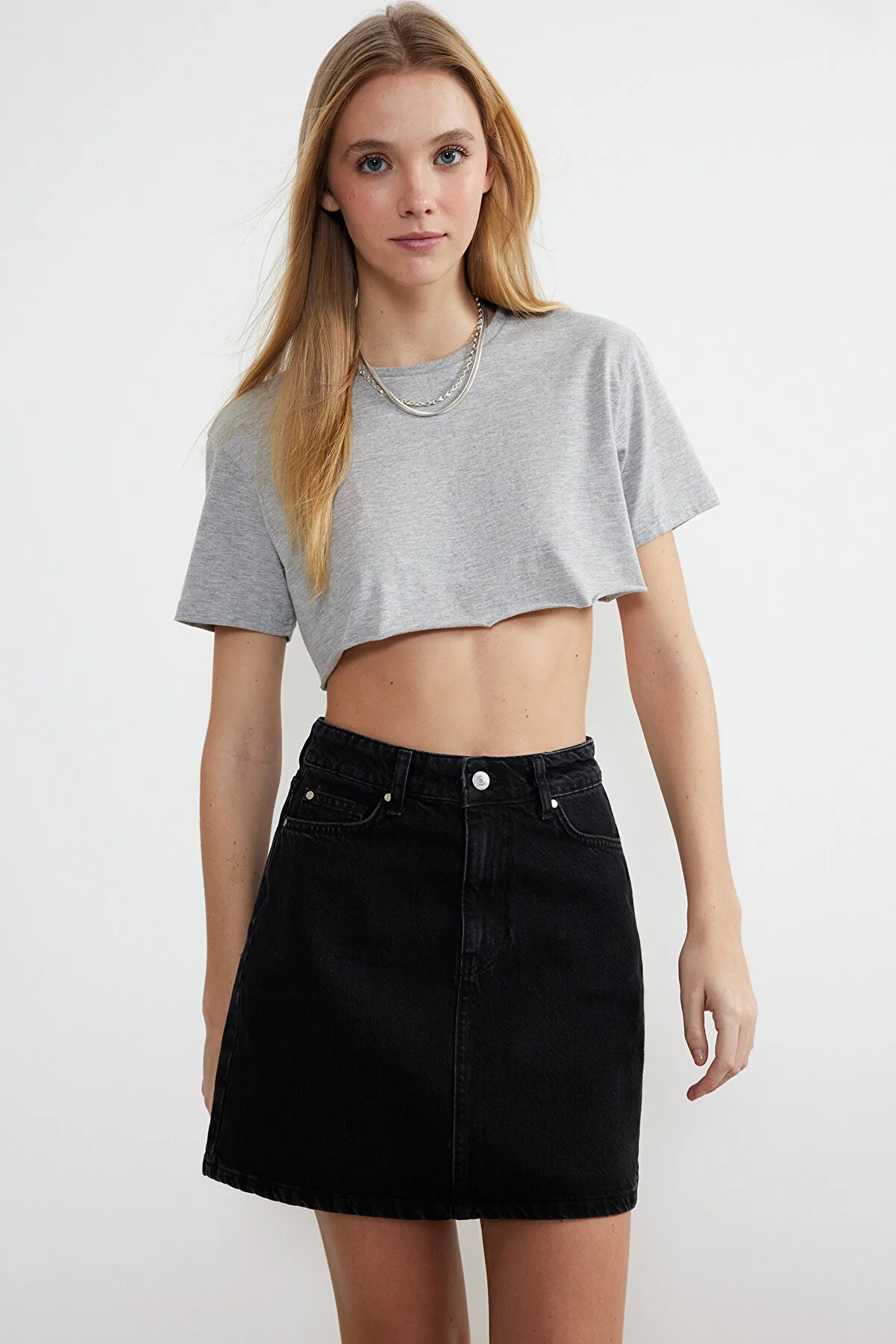 Trendyol Collection  Schwarzer Mini-Jeansrock mit hoher Taille TWOSS24ET00063