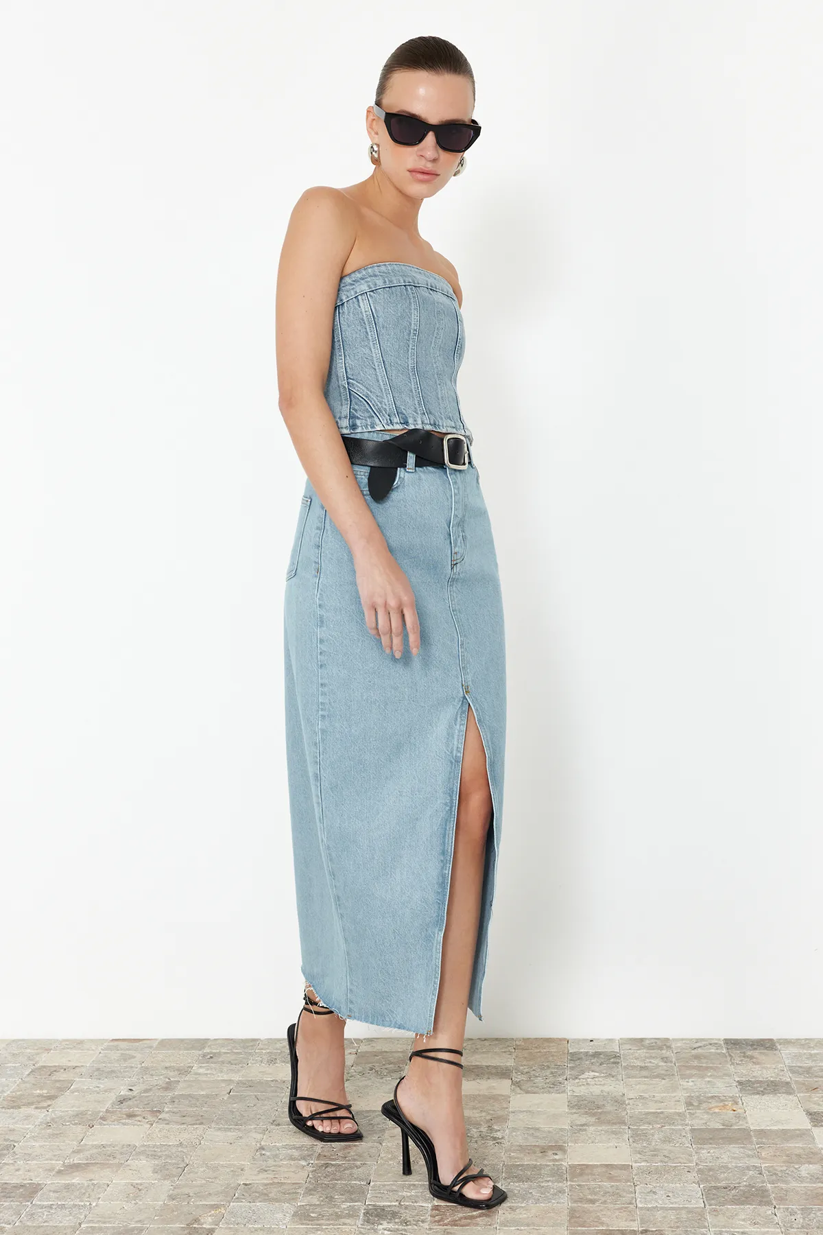 Trendyol Collection  Blauer geschlitzter Maxi-Jeansrock TWOSS23ET00290