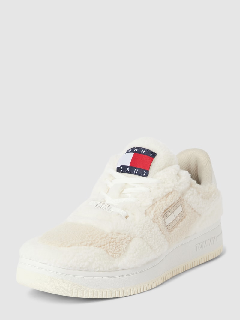 Sneaker mit Teddyfell-Besatz in weiß