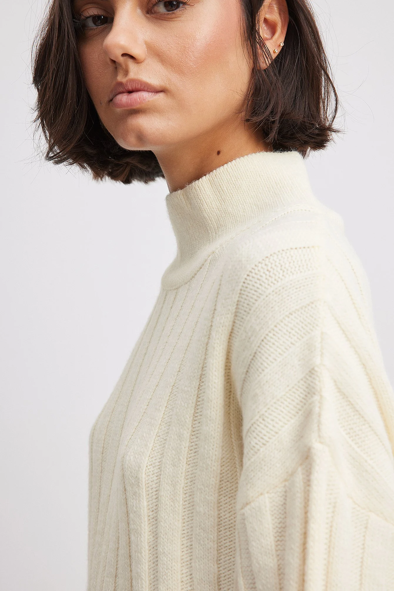 Gerippter Strickpullover mit Rollkragen
