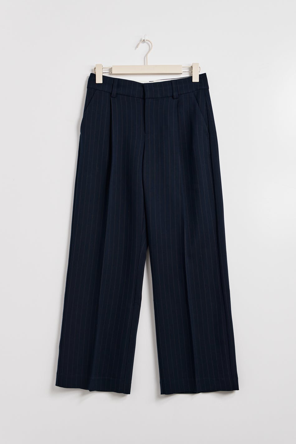 Low waist trousers