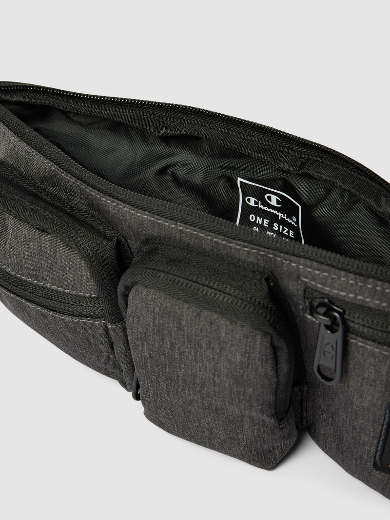 Bauchtasche mit Label-Patch in schwarz
