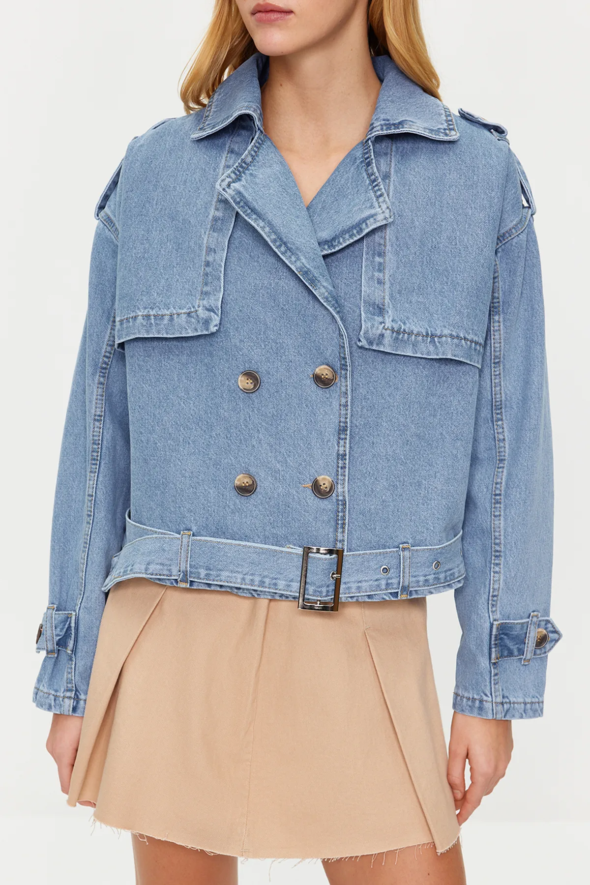 Trendyol Collection  Blauer, kurzer Denim-Trenchcoat mit Gürtel TWOSS24CE00015