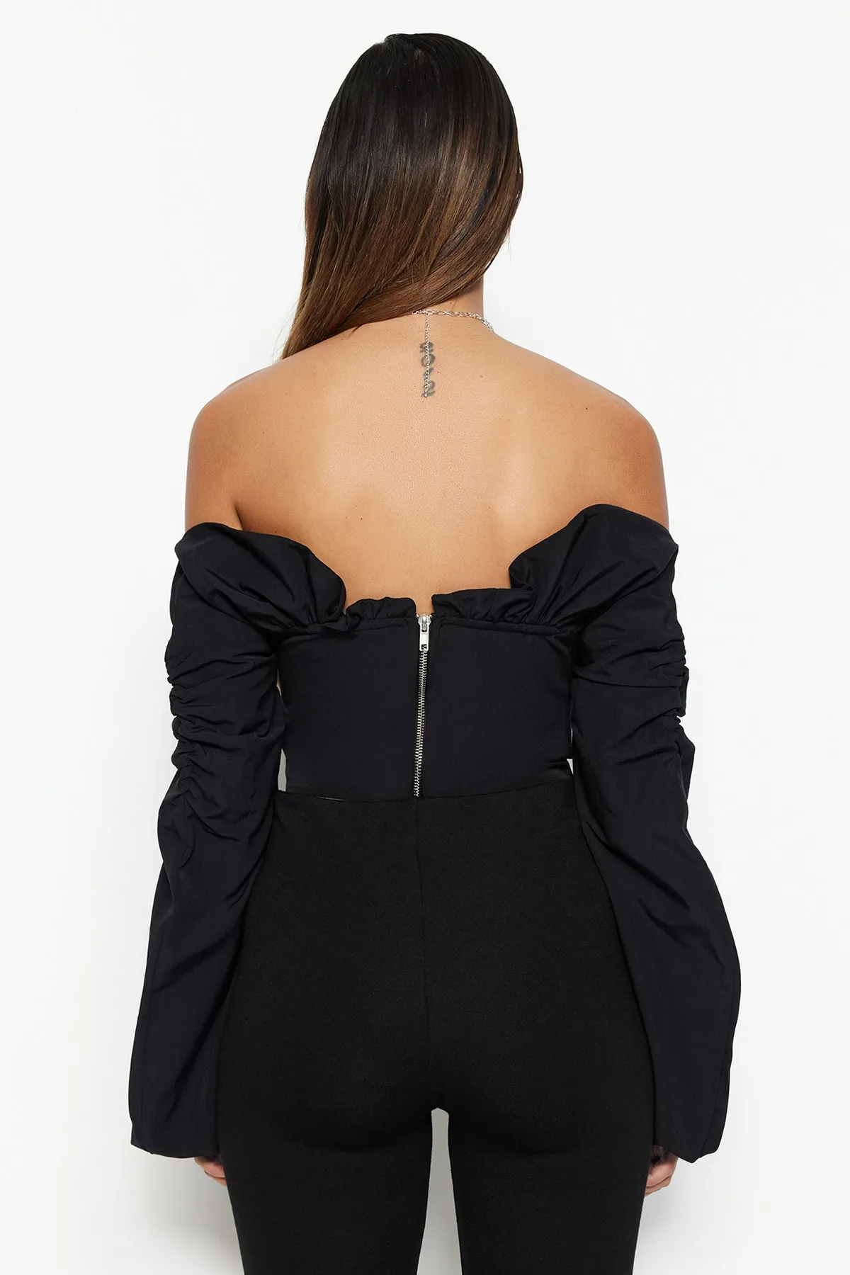 Trendyol Collection  Schwarze, kurz geschnittene, gefütterte Popeline-Bluse TPRSS23BZ00014