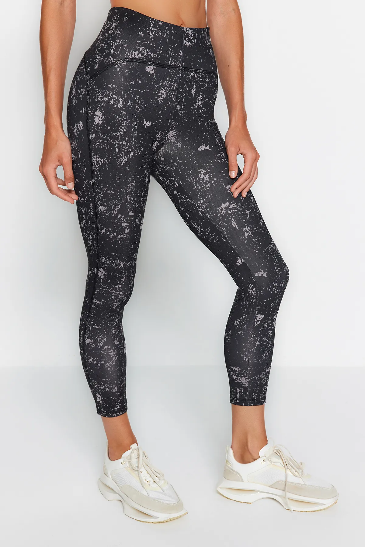 Trendyol Collection  Anthrazit gemusterte Recovery-Sportleggings in voller Länge aus Strick THMAW24TY00005