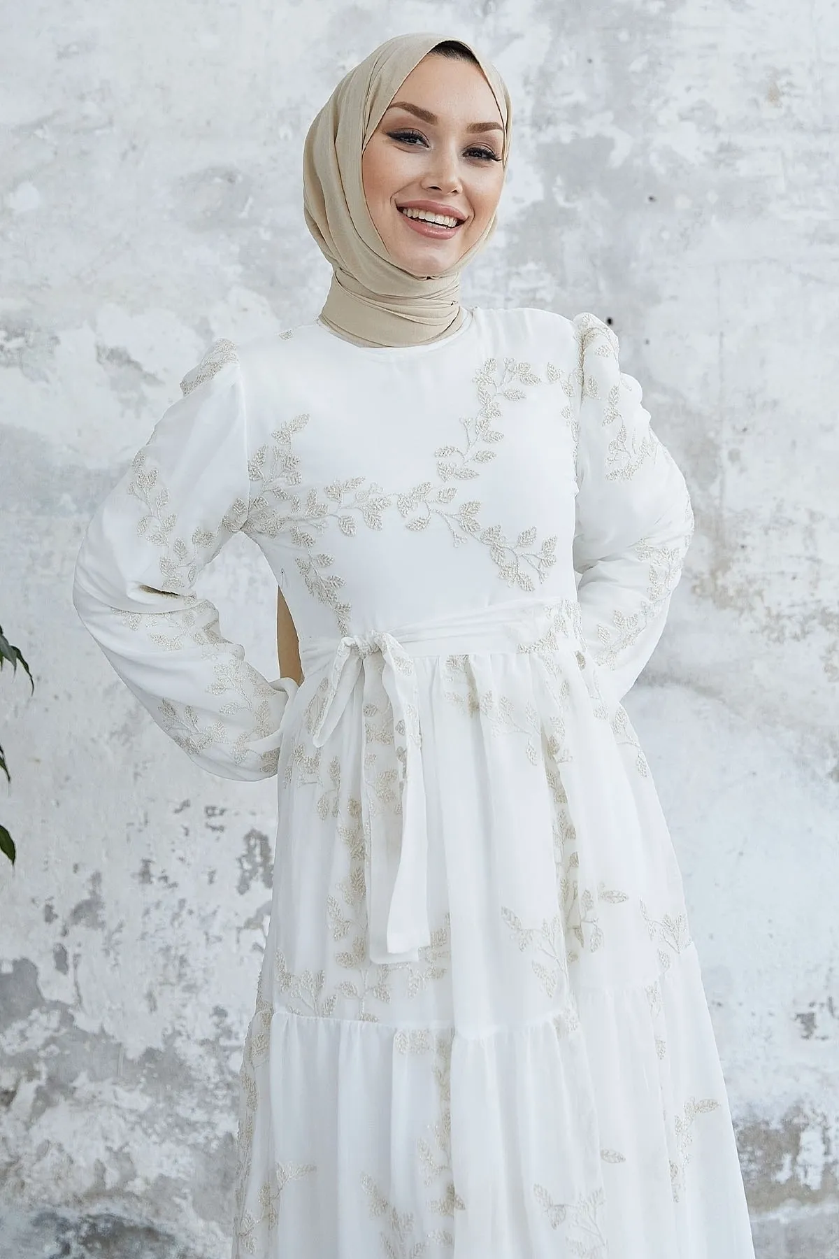 InStyle  Miles Leaf besticktes Chiffonkleid – Weiß