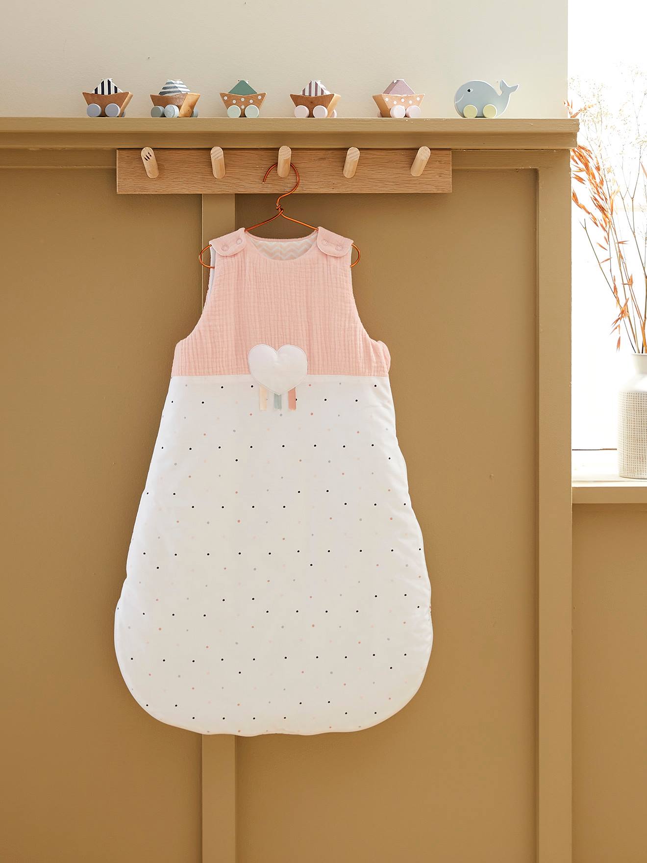 Vertbaudet Ärmelloser Baby Schlafsack LOVELY HEART Oeko Tex - rosa/weiß getupft