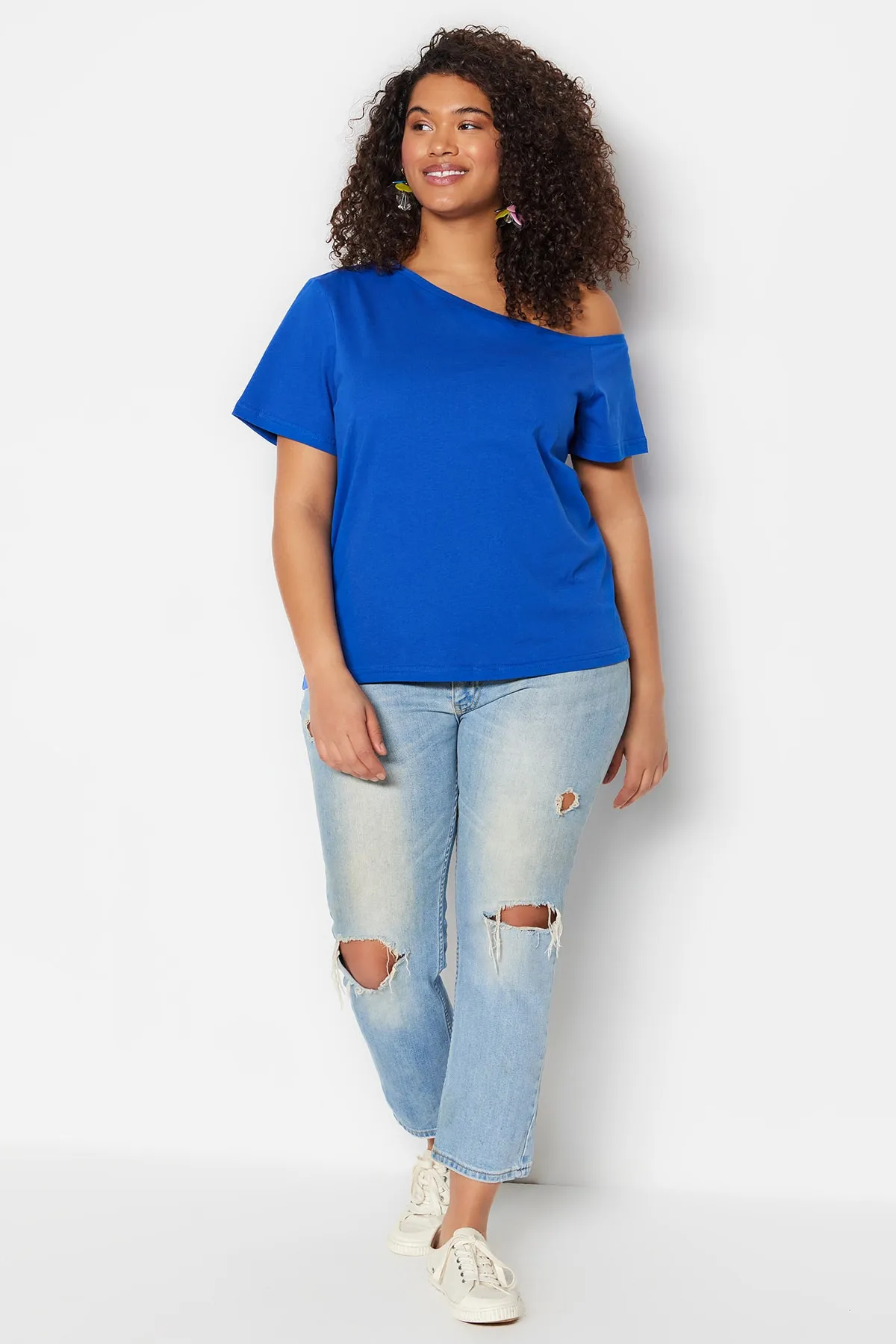Trendyol Curve  Saks Strickbluse mit niedriger Schulter und detailliertem Schnitt TBSSS22AF0052