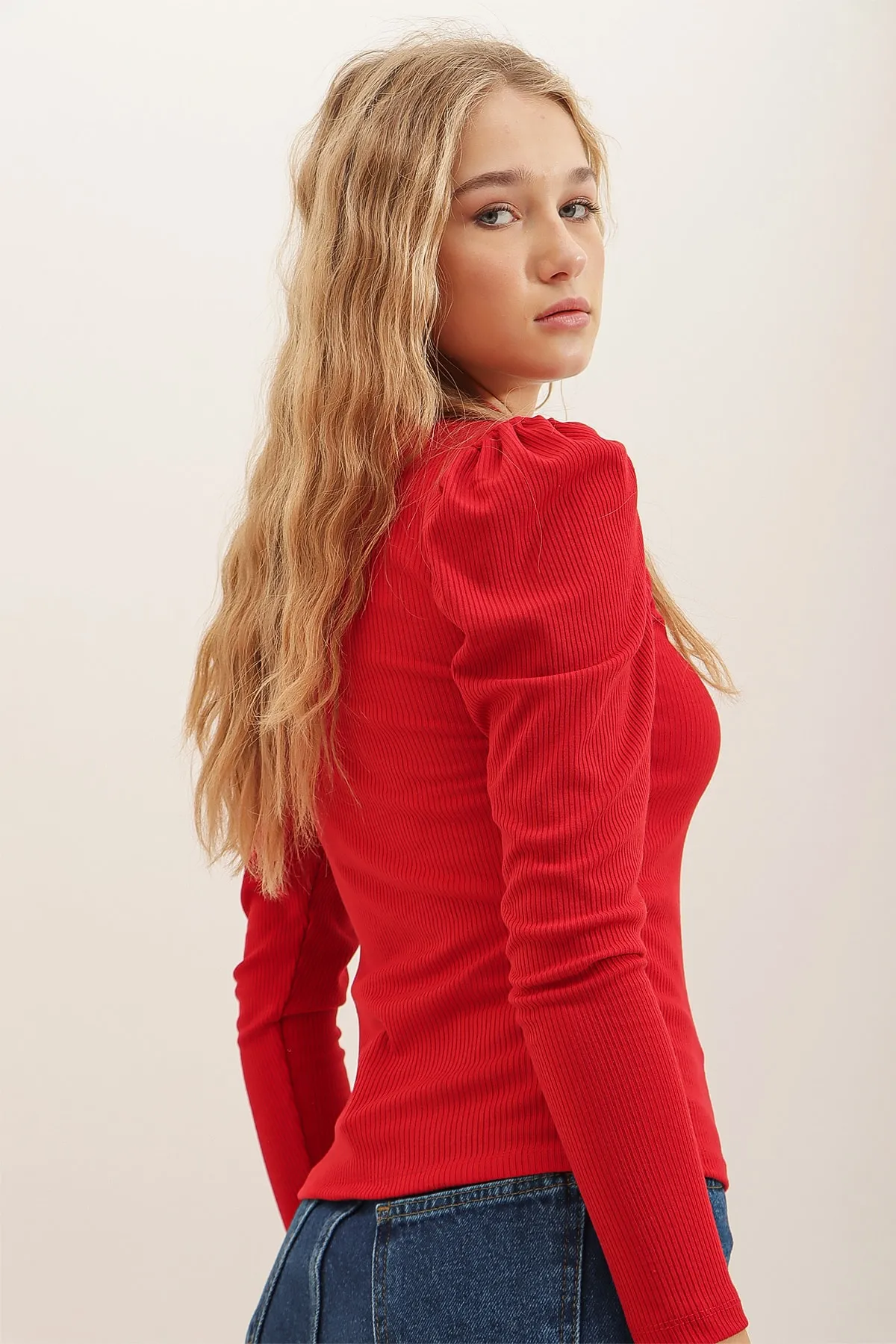 Trend Alaçatı Stili  Rote Camisole-Bluse mit halbem Rollkragen und Prinzessinnenärmeln für Damen ALC-X5042