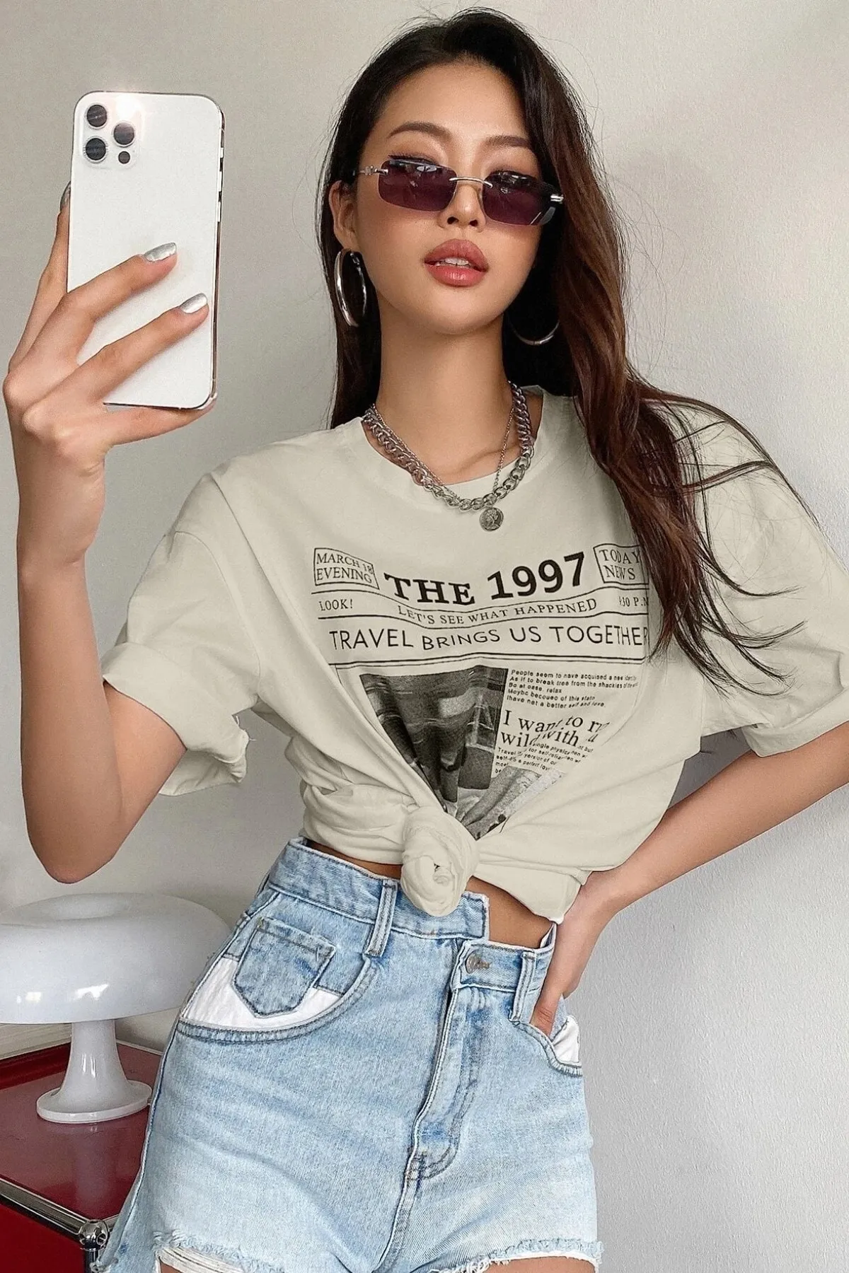 MODAGEN  Beiges bedrucktes Oversize-T-Shirt „The 1997“ für Damen