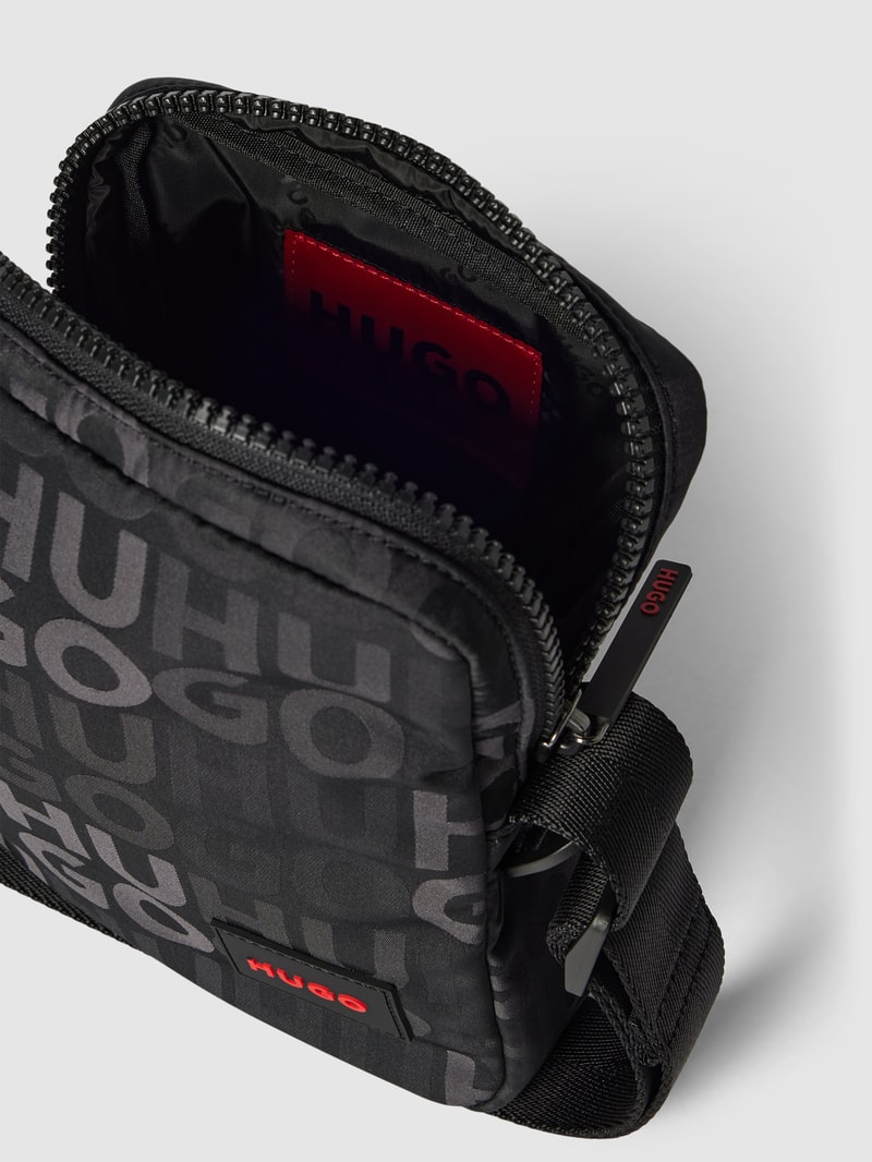 Crossbody Bag mit Logo-Muster Modell 'Ethon' in schwarz