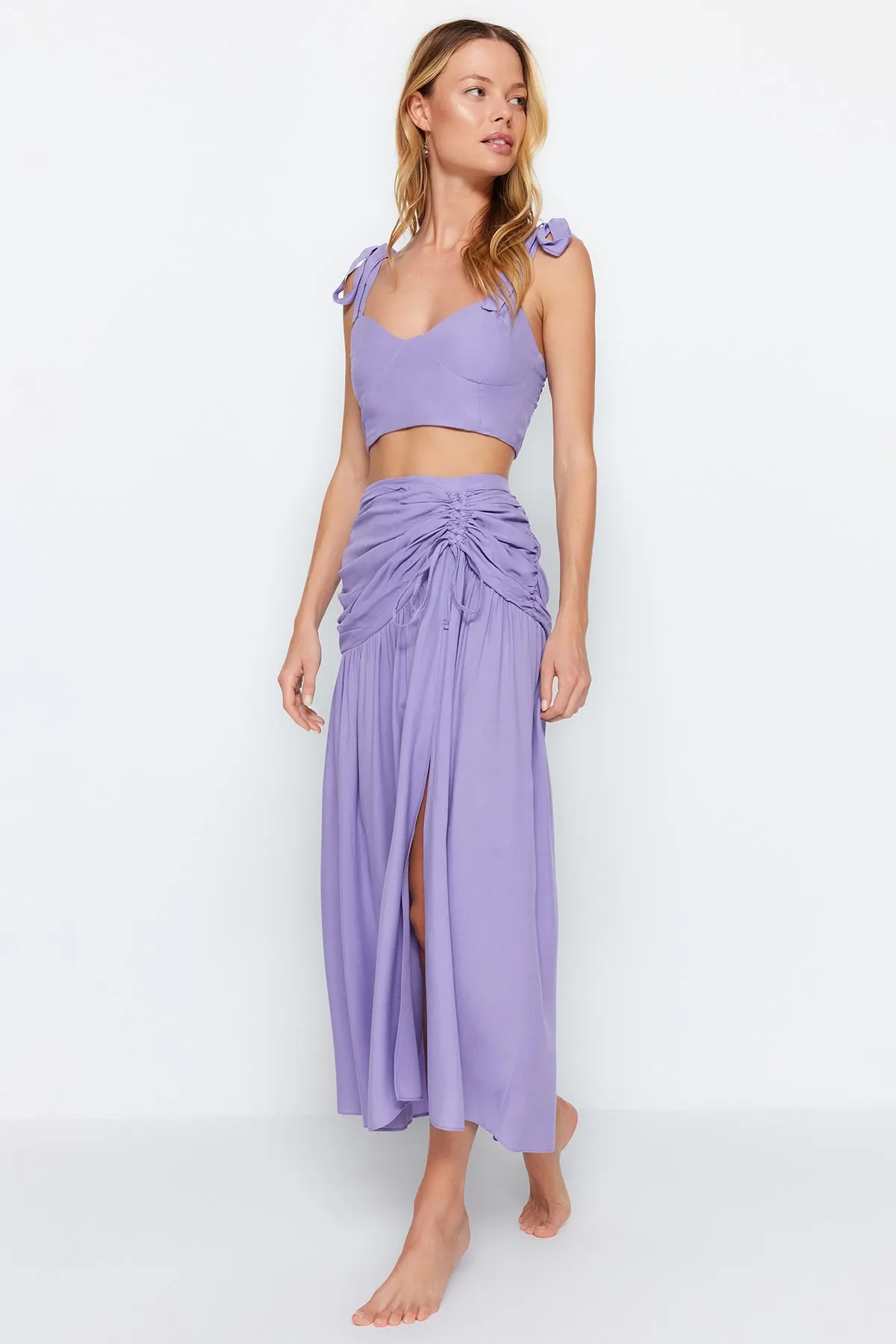 Trendyol Collection  Lilafarbenes, gewebtes Blusen-Rock-Set mit Bindeband TBESS23AU00182
