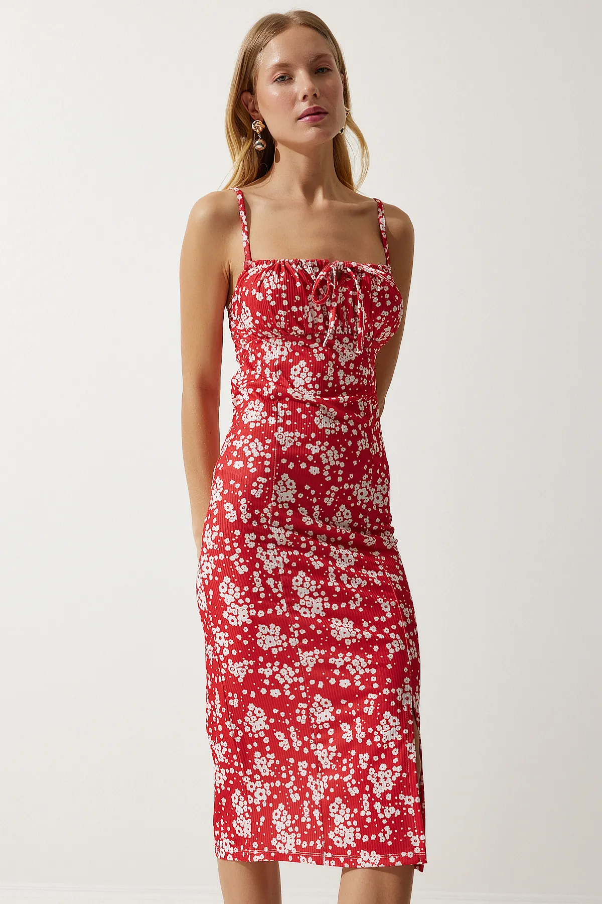 Happiness İstanbul  Leuchtendes weiß-rotes Sommer-Strickkleid mit Blumenmuster und Schlitz für Damen CI00029