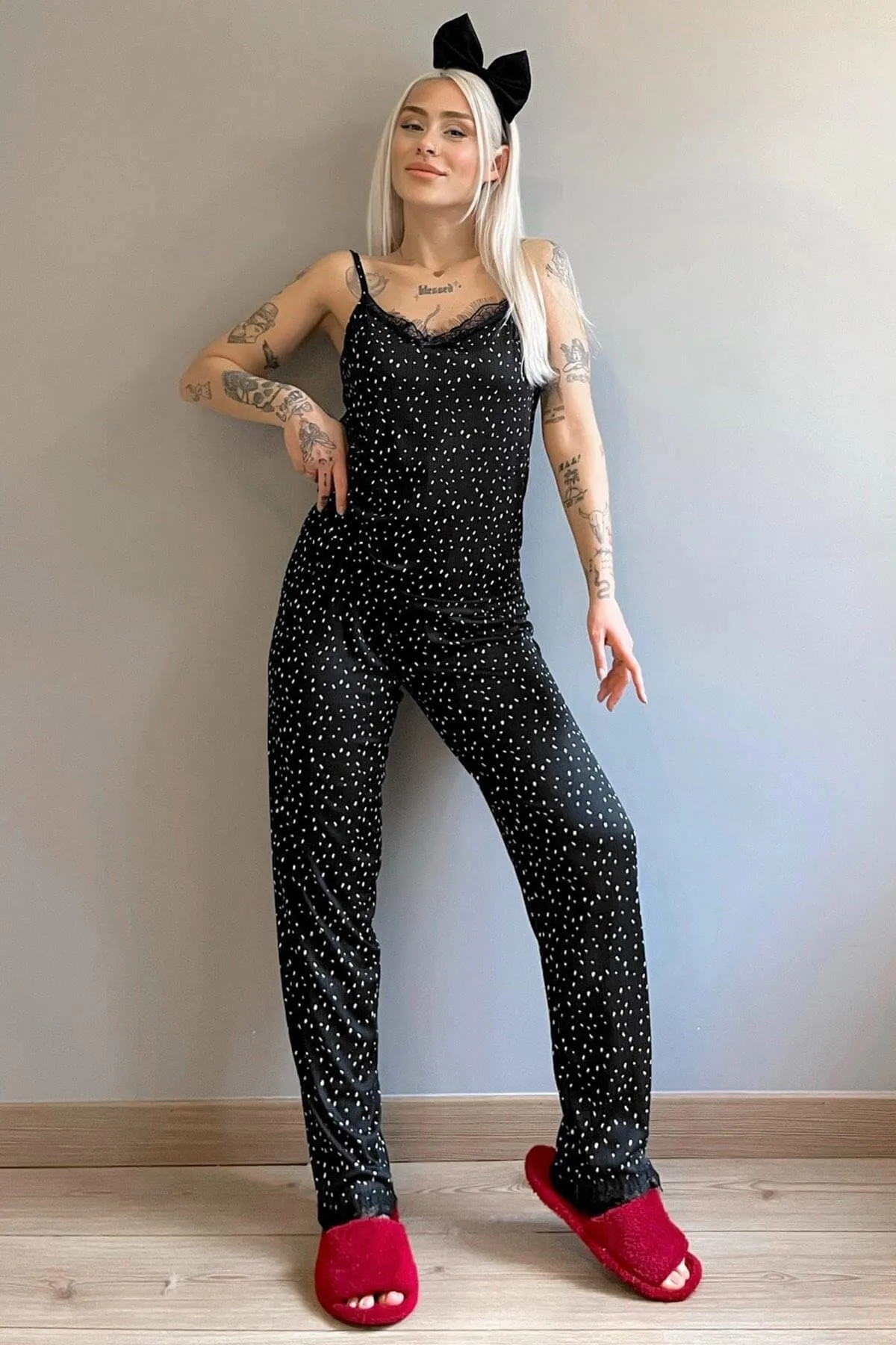 Pijamaevi  Gestricktes Damen-Pyjama-Set mit Polka Dot-Spitze und String-Trägern