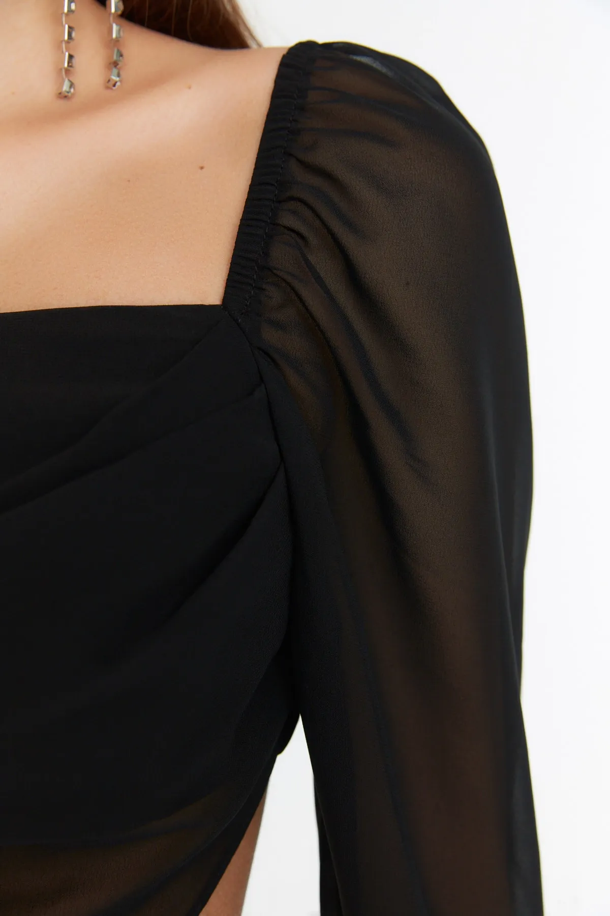 Trendyol Collection  Schwarzes Degaje-Set aus Oberteil und Unterteil mit Kragen TPRSS22AU0357