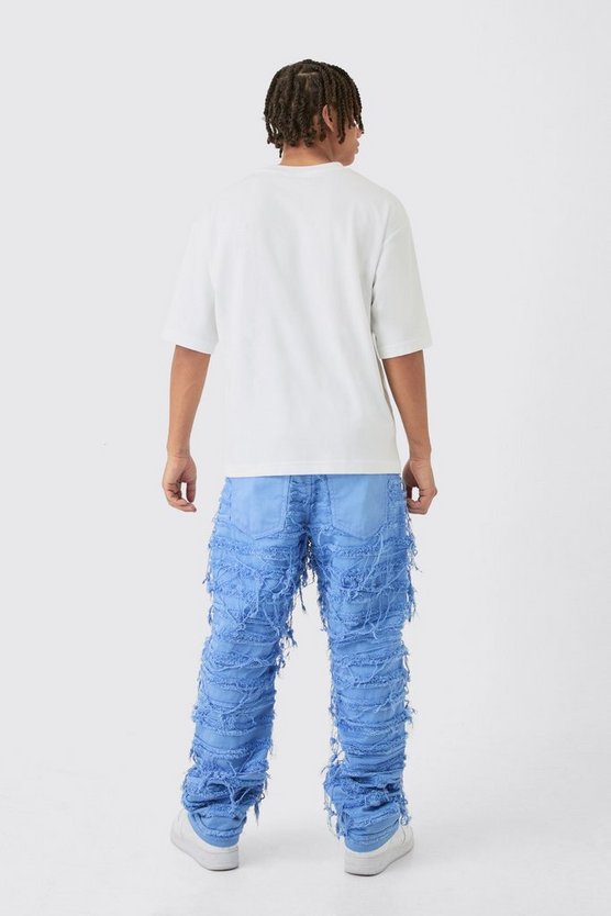 Lockere blaue Jeans mit Rissen