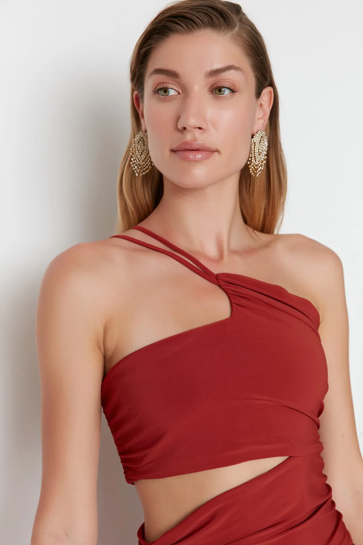 Trendyol Collection  Langes Abendkleid mit Kragendetail TPRSS22AE00003