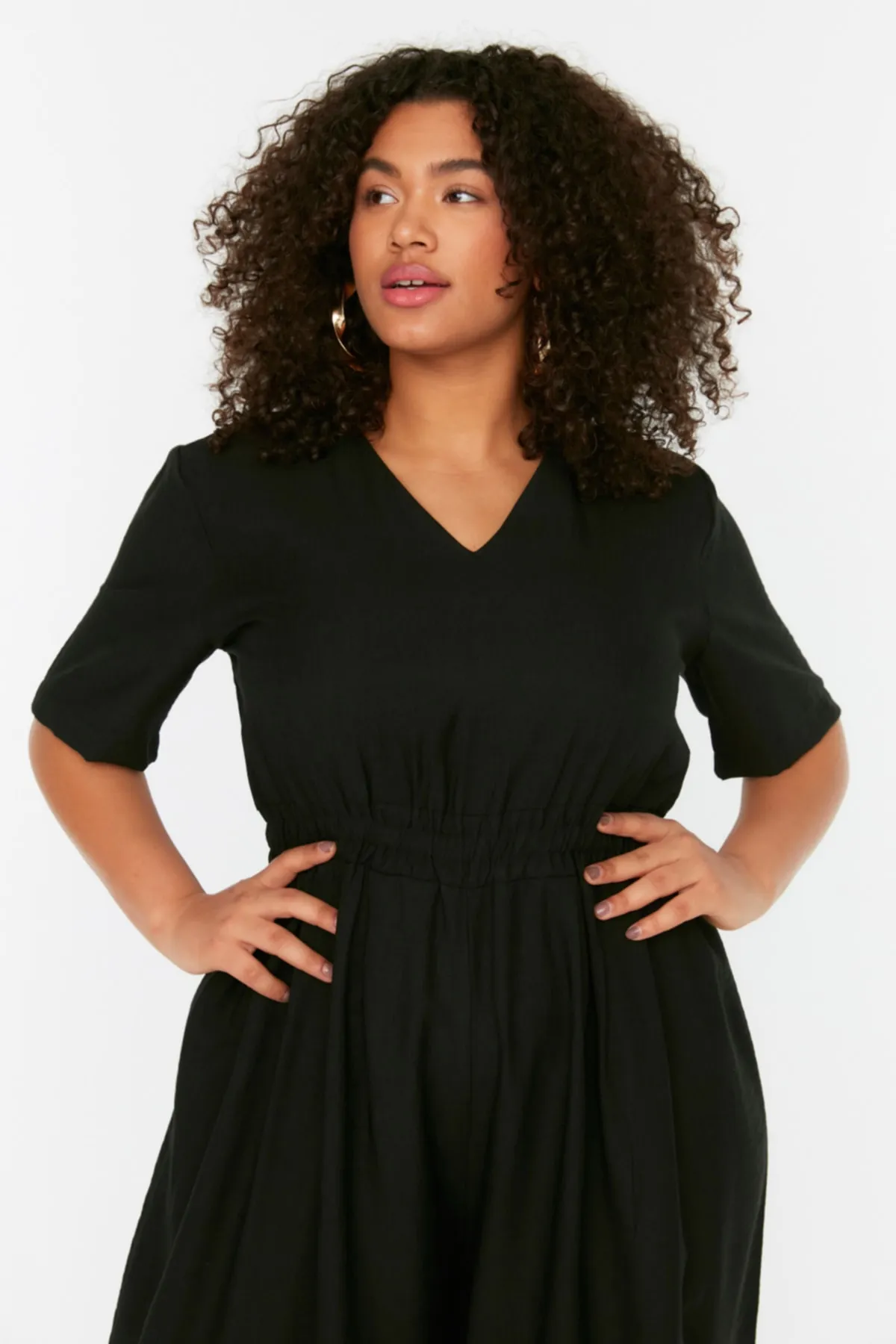 Trendyol Curve  Schwarzer Overall mit Taillendetails TBBSS22BG0017